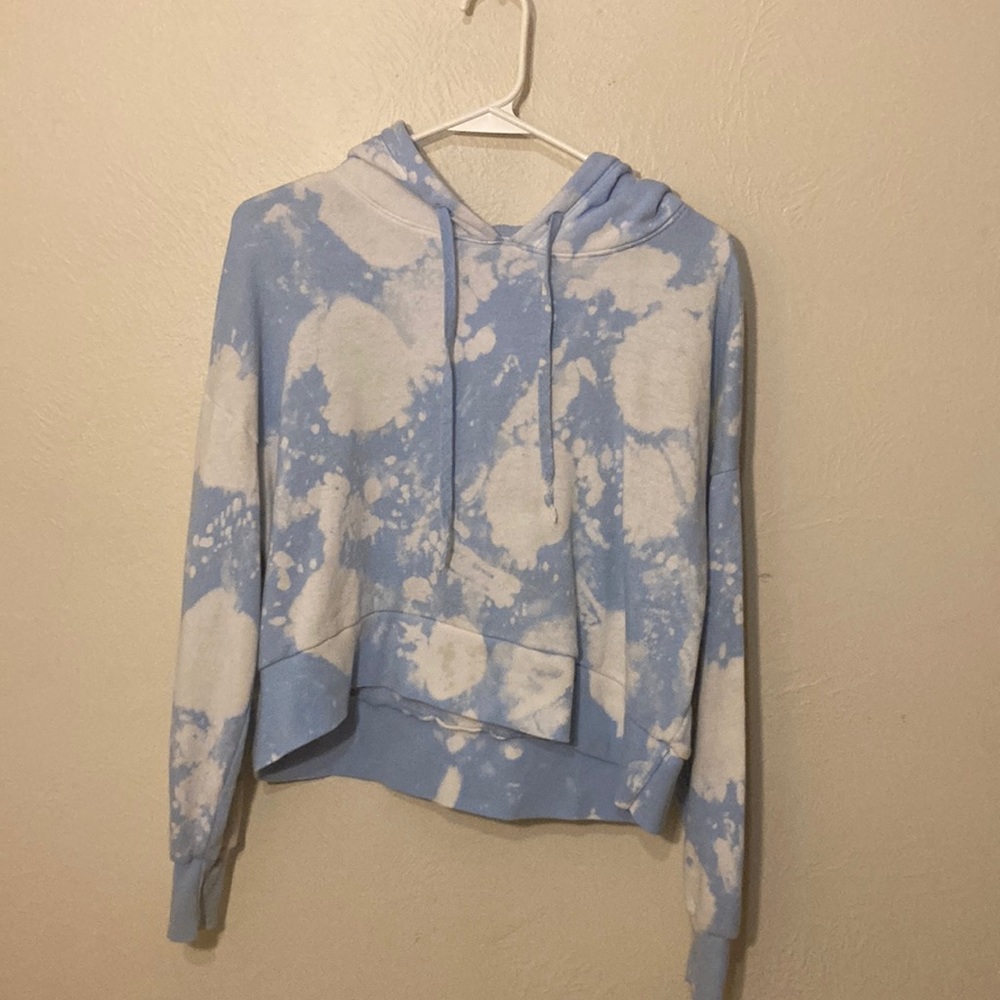 White and blue splatter paint pattern from stitch and pine